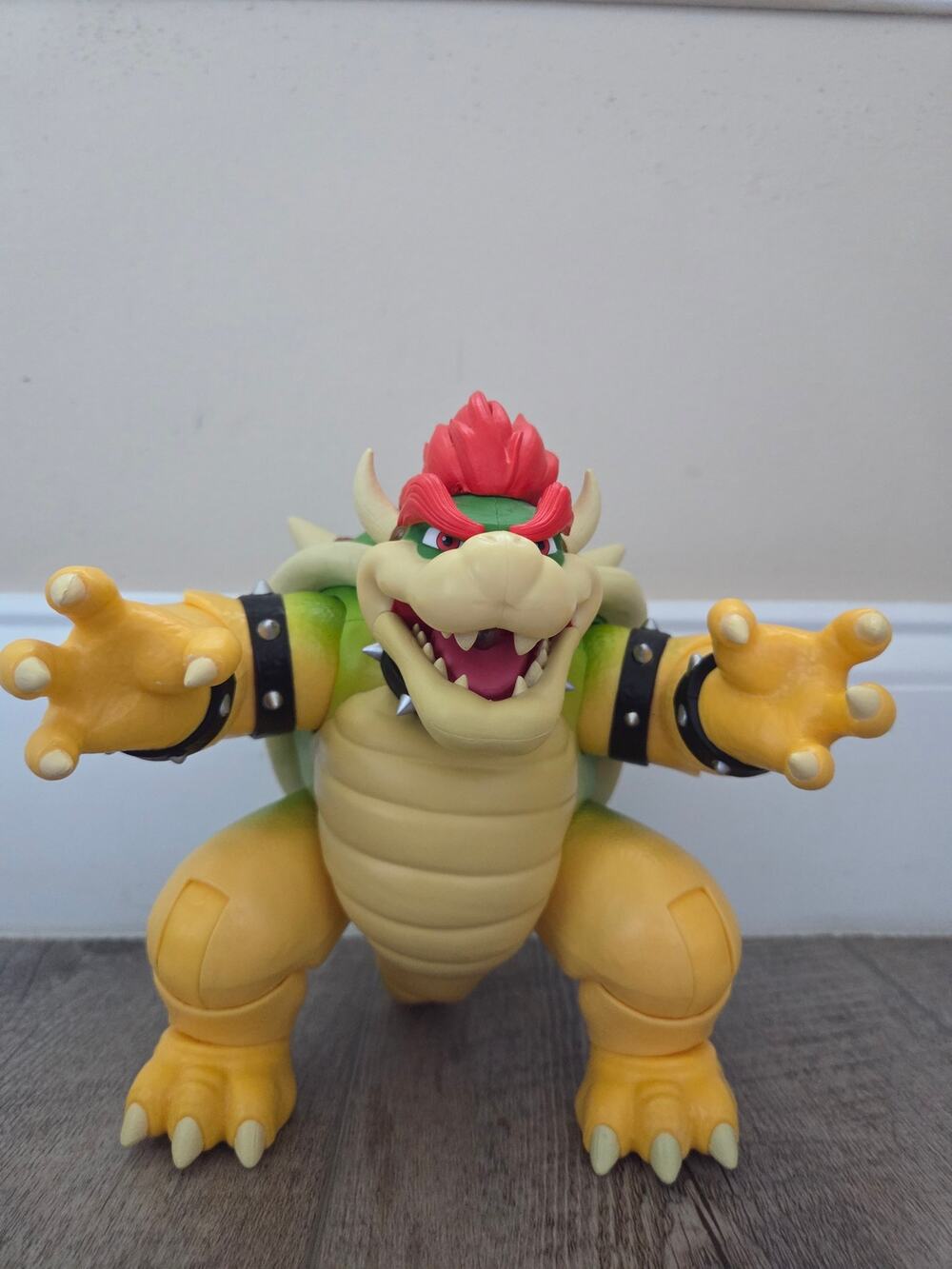 Nintendo Super Mario Bowser Action Figure Electronic Light-Up Fire Feature